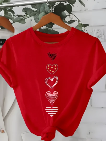 Camiseta casual de talla grande con gráfico de corazón rojo, parte superior de manga corta con cuello redondo y estampado de moda para el verano
