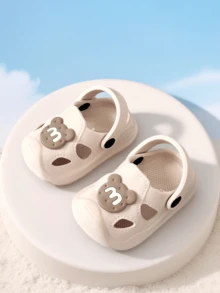 Letnie, nowe sandały dla maluchów w stylu kreskówkowym z 2025 roku, antypoślizgowe, wytrzymałe kapcie domowe, oddychające buty dla niemowląt, materiał EVA z zamkniętymi palcami, lekkie i wygodne buty ogrodowe dla niemowląt - Beżowy - Zobacz 5