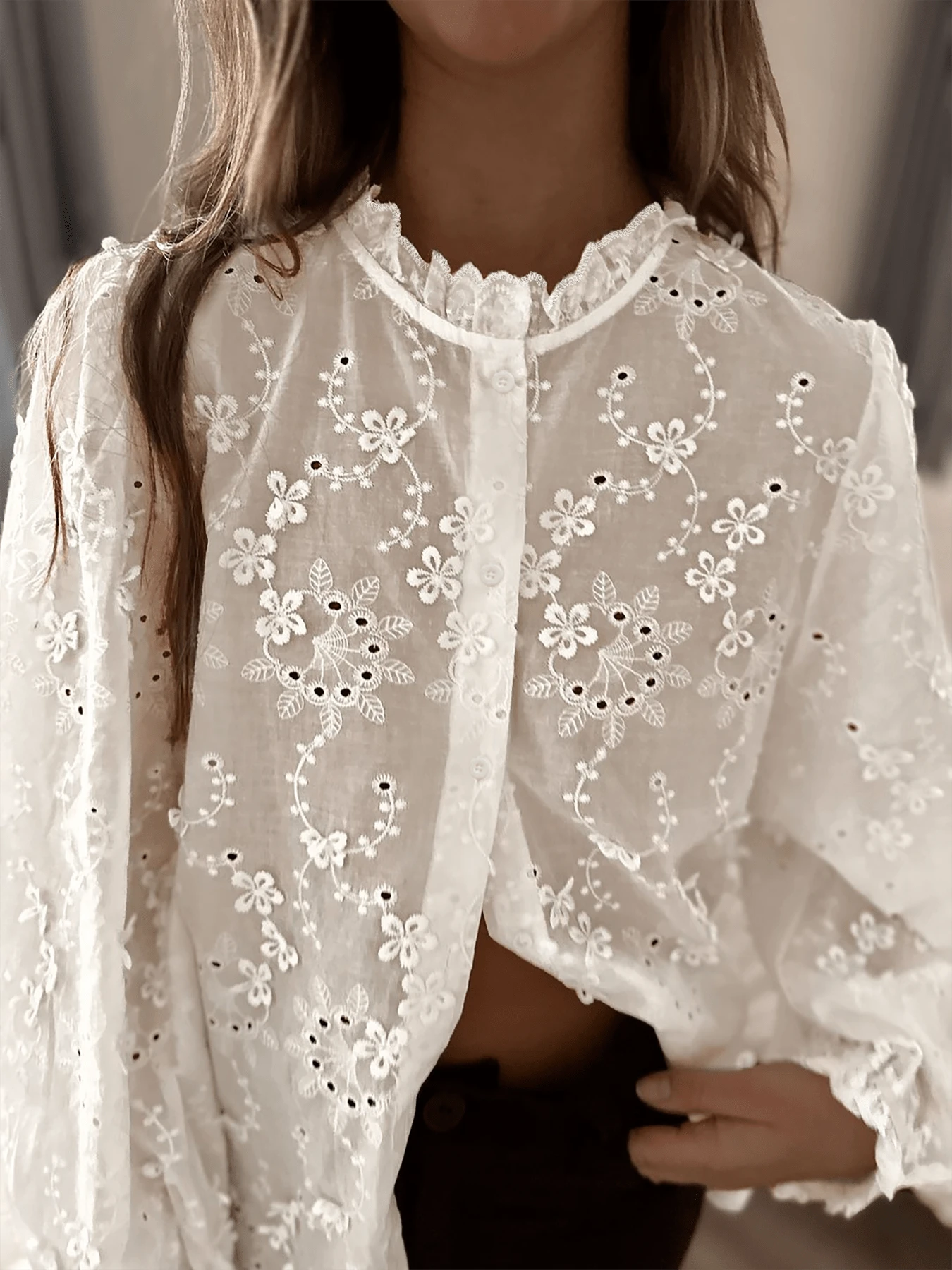 Áo kiểu nữ thêu hoa tay dài cổ ren Pháp màu trơn, áo trắng thêu hoa cho kỳ nghỉ xuân - trắng - Xem 1