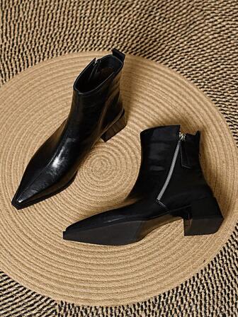 Eleganta minimalistiska svarta ankelstövlar, moderiktiga stövlar med tjocka låga klackar och spetsig tå, mångsidiga korta stövlar med slip-on-funktion, västerländsk stil med dragkedja i sidan, glansigt kontorskläder, höst/vinter