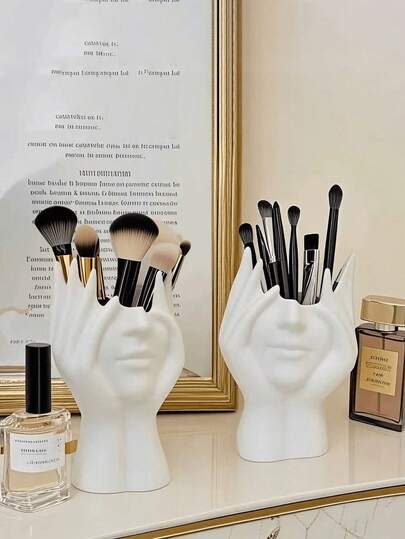 1 قطعة حامل فرش مكياج من البلاستيك ABS الفني، منظم بشكل وجه وكف اليد للفرش المستخدمة في المكياج والأقلام والقرطاسية، مصنوع من مادة ABS متينة، مثالي لتزيين طاولة المكياج والمكتب والغرفة والديكور في المناسبات (عيد الميلاد، رأس السنة) - يضيف لمسة جمالية للتنظيم، ضروري لعشاق التجميل وهدية مثالية لعشاق الفن #منظم_مكياج #حامل_ABS #ضروري_طاولة_المكياج #ديكور_المكتب #هدية_لعشاق_التجميل