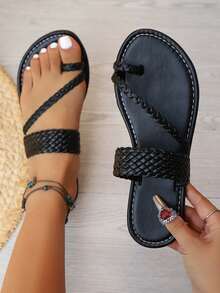 Plus Size Solid Color Gold Round Toe Flat Strap Thong Lightweight Slip-On Vacation Style Sandals For Women, Spring/Summer - Black - View 3