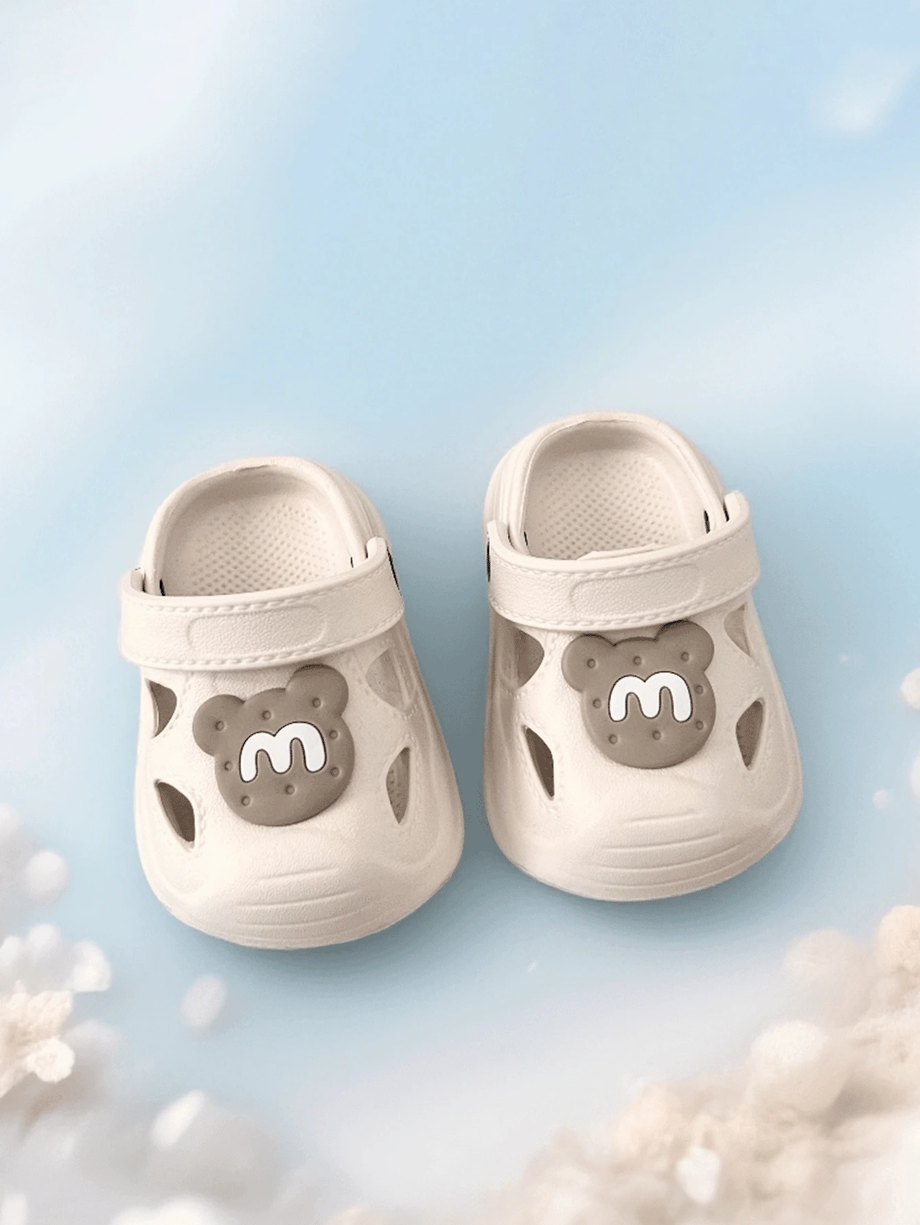 Letnie, nowe sandały dla maluchów w stylu kreskówkowym z 2025 roku, antypoślizgowe, wytrzymałe kapcie domowe, oddychające buty dla niemowląt, materiał EVA z zamkniętymi palcami, lekkie i wygodne buty ogrodowe dla niemowląt - Beżowy - Zobacz 1