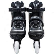 一款时尚运动型青少年户外直排轮滑鞋。时尚加厚柔软鞋面舒适透气，贴合脚型。可调节尺寸，高弹PU轮提供强劲抓地力，防止打滑，加固铝合金支撑架有效防止脚踝扭伤。适合初学者。 - 白色 - 查看 5