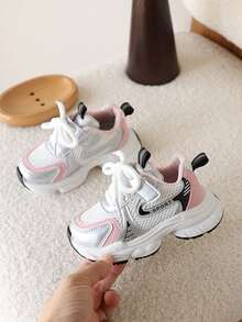 1双儿童夏季网面透气运动鞋，女童休闲厚底鞋