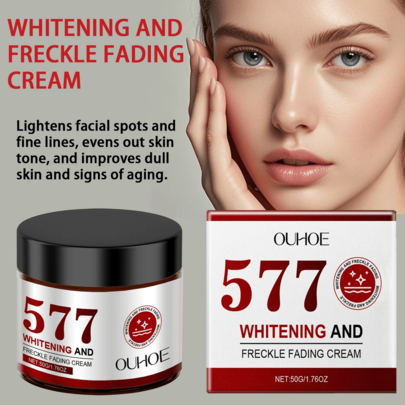 50 جرام كريم تفتيح وتنقية، صيغة لطيفة ومرطبة لتحسين الخمول، شد وتنعيم البشرة. يساعد على إضاءة وتنعيم البشرة. ترطيب طويل الأمد لتخفيف الجفاف والحفاظ على بشرة ناعمة ومرنة. يغذي ويحسن البشرة الجافة، ويوحد لون البشرة ويساعد على إضاءة الوجه. يشد البشرة ويقلل من الترهلات.