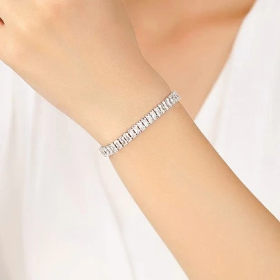 1 st. modernt lyxigt unikt 925 silverarmband med kubisk zirkonia, geometriskt fyrkantigt för kvinnor, lämpligt för bröllop, högtid, fest, bankett