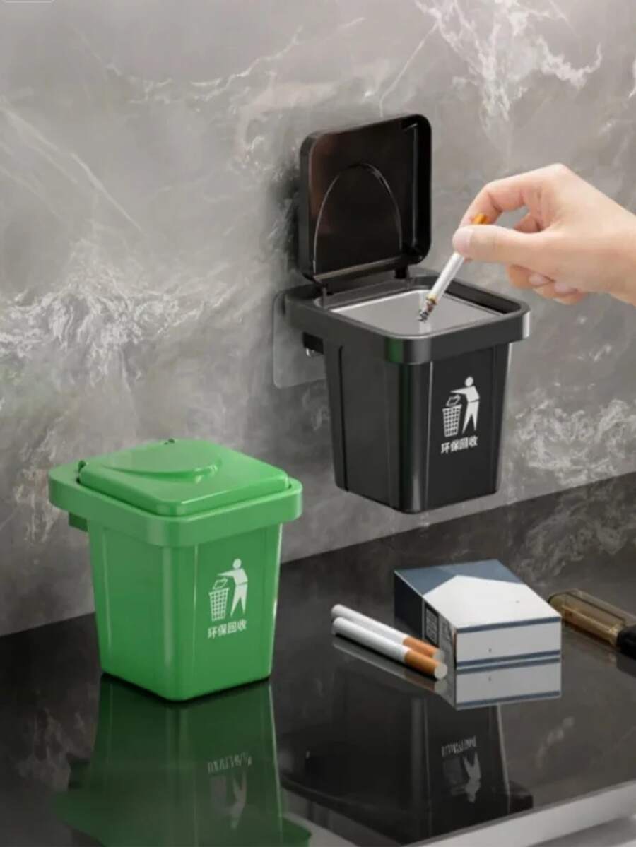 创意壁挂式垃圾桶兼烟灰缸，带盖，适用于家庭浴室，配有防尘盖。独特的烟灰缸造型垃圾桶设计，男女皆宜，适用于浴室、卫生间、客厅、卧室等场所。是馈赠亲友、节日礼物或个性礼品的理想之选。尺寸：4.72 x 4.52 英寸 - 彩色 - 查看 1