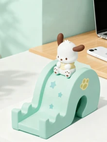 Giá đỡ điện thoại hình Pochacco chính hãng Sanrio – Pochacco màu trắng với tai nâu và quần áo màu vàng ngồi trên đế trượt màu xanh bạc hà, trang trí sao xanh và dấu chân vàng, đế silicon chống trượt, giá đỡ đa năng tương thích với iPhone/Android/Máy tính bảng, kích thước nhỏ gọn 10x4.5x7.4cm, đồ trang trí phòng dễ thương kiểu Kawaii và phụ kiện du lịch dành cho các bạn gái, thiếu niên và người sưu tầm Sanrio. - Pochacco - Xem 7
