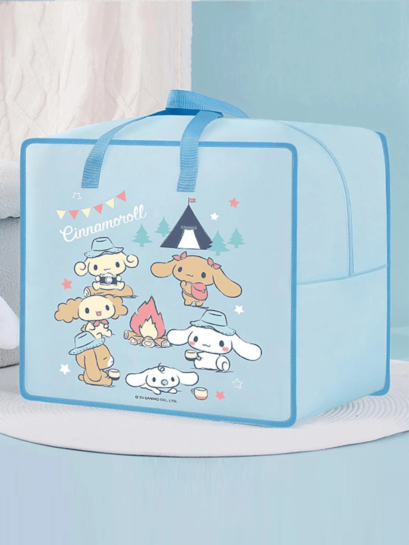 Túi đựng quần áo và chăn ga gối đệm Sanrio Cinamoroll, vải oxford bền, chất liệu chống rách, quai xách gia cố, đường khâu chắc chắn, sức chứa lớn đựng quần áo, chăn, ga trải giường, gối, khóa kéo đôi êm ái, thiết kế mở hoàn toàn
