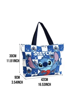 30x42cm Grand sac fourre-tout en canevas durable, motif à carreaux bleu et blanc avec texte blanc "STITCH", graphiques de dessin animé mignon de Stitch et détail de Stitch étreignant un cœur rouge, poignées solides bleu marine. Intérieur spacieux convenant pour un usage quotidien, les courses, la plage, la piscine et plus, léger et portable. - Plaid bleu et blanc - Voir 3