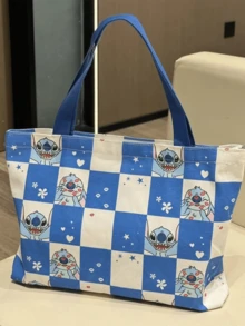 30x42cm Grand sac fourre-tout en canevas durable, motif à carreaux bleu et blanc avec texte blanc "STITCH", graphiques de dessin animé mignon de Stitch et détail de Stitch étreignant un cœur rouge, poignées solides bleu marine. Intérieur spacieux convenant pour un usage quotidien, les courses, la plage, la piscine et plus, léger et portable. - Plaid bleu et blanc - Voir 4