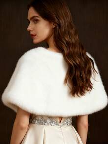 Elegant White Faux Fur Bridal Shawl, Soft Plush Material Suitable For Winter Wedding And Formal Party Dress, Luxury Formal Occasion Wrap For Brides, Fashionable Design Favored By Fashion Enthusiasts - 白色 - 查看 3
