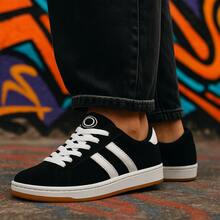 Sneakers For A Casual Urban Look With A Timeless And Practical Street Style. - 黑色 - 查看 4