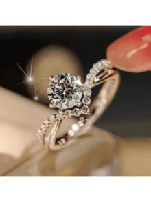 閃閃發光鑽石訂婚戒指