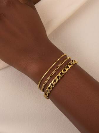 3件套不锈钢女士手链套装，多链组合，叠戴设计，复古奢华风格，金色链条，粗细链条混搭，打造个性化腕间饰品，适合日常佩戴和时尚穿搭。
