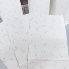 5/10/15/20/100 szt. 5,1 x 9,4 cala torebek do pakowania prezentów, w tym papierowe torby do pakowania prezentów świątecznych, wysokiej jakości kolorowe papierowe torby do pakowania w gwiazdki, torby na prezenty o dużej pojemności, drobne papierowe torby na akcesoria, papierowe torby z kokardką, torby do pakowania słodyczy na prezenty na imprezę oraz kreatywne, dekoracyjne papierowe torby na prezenty DIY, odpowiednie na Walentynki, wesela, urodziny, torby na prezenty na imprezę i papierowe torby do pakowania prezentów - Wielokolorowe - Zobacz 2