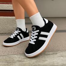 Sneakers For A Casual Urban Look With A Timeless And Practical Street Style. - 黑色 - 查看 7