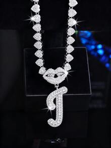 CVNANA قلادة سلسلة مربوطة مزخرفة مليئة بالألماس للرجال والنساء، قلادة حرف الهيب هوب لشفة الشفاه المزخرفة، هدية مجوهرات للفتيات.