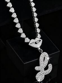 CVNANA قلادة سلسلة مربوطة مزخرفة مليئة بالألماس للرجال والنساء، قلادة حرف الهيب هوب لشفة الشفاه المزخرفة، هدية مجوهرات للفتيات.