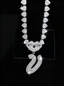 CVNANA قلادة سلسلة مربوطة مزخرفة مليئة بالألماس للرجال والنساء، قلادة حرف الهيب هوب لشفة الشفاه المزخرفة، هدية مجوهرات للفتيات.