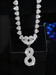 CVNANA قلادة سلسلة مربوطة مزخرفة مليئة بالألماس للرجال والنساء، قلادة حرف الهيب هوب لشفة الشفاه المزخرفة، هدية مجوهرات للفتيات.