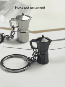 1 قطعة سلسلة مفاتيح إبداعية من سبيكة الزنك على شكل إبريق قهوة صغير، مناسبة للاستخدام اليومي وكهدايا أعياد الميلاد والأعياد، تعليقات للحقائب والسيارات والأصدقاء والأخوات والمعلمين