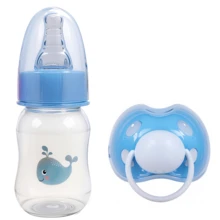 婴儿娃娃喂食玩具套装，包含尿布、奶瓶和奶嘴。采用逼真的设计和材料精心制作，适用于重生娃娃、新生儿娃娃和婴儿娃娃。非常适合亲子互动和派对游戏。有粉色和蓝色可选。完美的节日礼物。（图案和颜色随机。不含娃娃。）