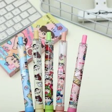 CRAYON SHINCHAN Bộ 5 bút chì màu hoạt hình mới ra mắt của Shin-Chan - Bút chì màu hoạt hình dễ thương, màu trung tính, với ruột bút khô nhanh 0.5mm, họa tiết hoạt hình đáng yêu được in sẵn, thiết kế văn phòng phẩm sáng tạo. Chúng phù hợp để sử dụng trong văn phòng, trường học và cũng có thể dùng làm quà tặng trong các bữa tiệc, trở thành lựa chọn tuyệt vời cho đồ dùng văn phòng cá nhân hóa. - Nhiều màu - Xem 5