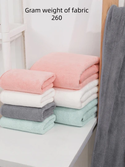 三件套毛巾，包含一条浴巾和两条面巾。奢华柔软，亲肤舒适，吸水性强，速干。适用于家庭、酒店、旅行、健身房、美容院等场所，也可作为礼品赠送。