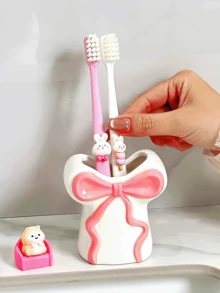 Hộp đựng bàn chải đánh răng bằng nhựa resin đáng yêu và được thiết kế sáng tạo này, với điểm nhấn là chiếc nơ ruy băng, có thể dùng để đựng bàn chải đánh răng, kem đánh răng và cọ trang điểm. Đây là một phụ kiện gia đình và phòng tắm vô cùng thiết thực, đồng thời cũng là một lựa chọn tuyệt vời cho quà tặng dịp lễ. - Nhiều màu - Xem 12