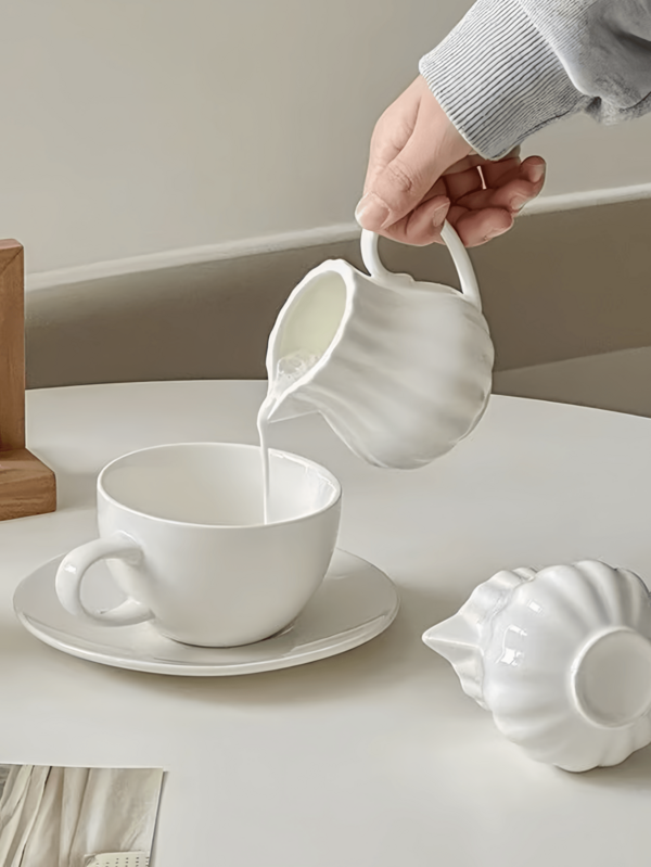 1pc 200ml/6.7oz Ceramic Microwave Friendly Small Milk Pitcher, Milk Gravy Bowl, Coffee Drip Cup Christmas Gift,School Supplies