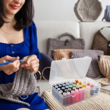This Sewing Thread Box With 42 Compartments Holds 58 Different Types Of Thread. It Is A Portable And Transparent Storage Box, Ideal For Embroidery And Patchwork, With Dimensions Of 23.5 X 13.5 X 6.4 Cm. - 透明 - 查看 6