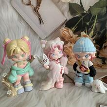 Heimdekoration Zeichensammlungen geeignet für Autodekorationen, Schlafzimmeressentials, tolle Geschenke, Accessoires, beliebter Markt Dora Modepuppe, sammelbare Anhänger, Autoaccessoire-Dekoration, tolle Geschenkauswahl, Weihnachtsdekoration, Herbstdekoration, Heimdekoration, tolles Geschenk für Freunde - Verschiedenfarbig - Übersicht 2