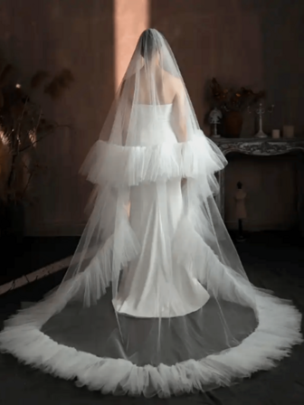 1 st vit flerskiktad brudslöja med volangkant, lämplig för katedralbröllop, bröllopstillbehör, högtidsfestslöja, med hårkam