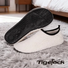 TIGEROCK - Pantoufles de maison doublées de peluche pour femmes, semelle souple, confortable et pratique pour le port intérieur - Beige - Voir 3