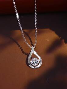 1件925纯银水滴吊坠项链，女士百搭奢华立方氧化锆镶嵌锁骨链，适合日常佩戴和通勤，时尚项链礼品