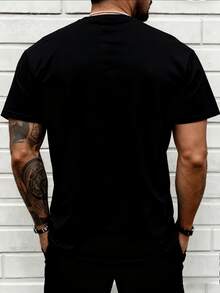 Urbana Camiseta de Manga Corta para Hombre con Vasos de Vino con Sombrero Papá Noel, Estilo Festivo para Amantes del Vino, Corte Moderno, Ideal para Navidad y Fiestas de Vino, 220 g 100 % Algodón, Fresca y Duradera,  Urbana - Negro - Ver 2