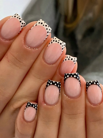 24pcs Short Square 3D Short Oval Wearable Nail Minimalist Black & White Leopard Print French Tip Fake Nails