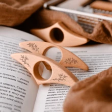 Personalized Wooden Book Page Holder, Customized Thumb Page Spreader, Wooden Book Page Spreader, Book Accessories, Book Lover Gift, Anniversary Birthday Gift, Reading Ring, Bookworm Gift, Suitable For Reader's Wife Birthday Gift, Book Related Gift - Multi-colored Thumb Bookend - View 2