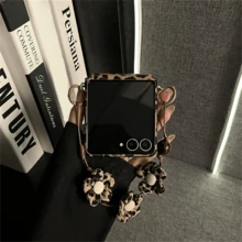 猎豹纹奢华经典豹纹手机壳，配花朵手链，兼容三星 Galaxy ZFlip7、ZFlip6、ZFlip 5，防震后盖 - 棕 - 查看 6