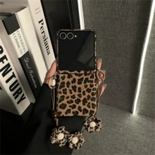 猎豹纹奢华经典豹纹手机壳，配花朵手链，兼容三星 Galaxy ZFlip7、ZFlip6、ZFlip 5，防震后盖 - 棕 - 查看 5