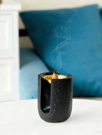 一款清新雅致的树脂香薰摆件。适用于家居装饰、办公室、节日庆典和瑜伽馆。也可作为客厅装饰、返校礼物、毕业礼物、纪念品、情人节礼物、女士礼物和结婚礼物。