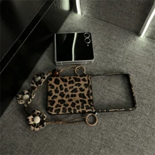 猎豹纹奢华经典豹纹手机壳，配花朵手链，兼容三星 Galaxy ZFlip7、ZFlip6、ZFlip 5，防震后盖 - 棕 - 查看 10