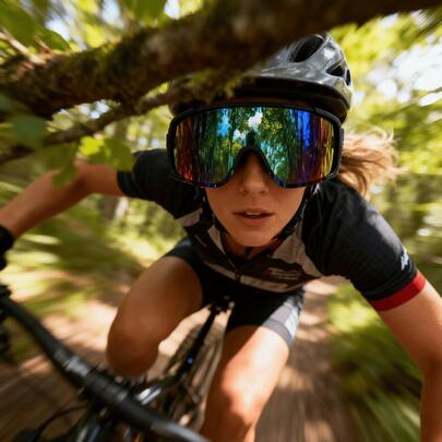 3副男女通用运动护目镜，配有可更换镜片 | 全方位防护设计，适用于骑行、跑步、徒步等户外活动 | 防雾防碎PC镜片