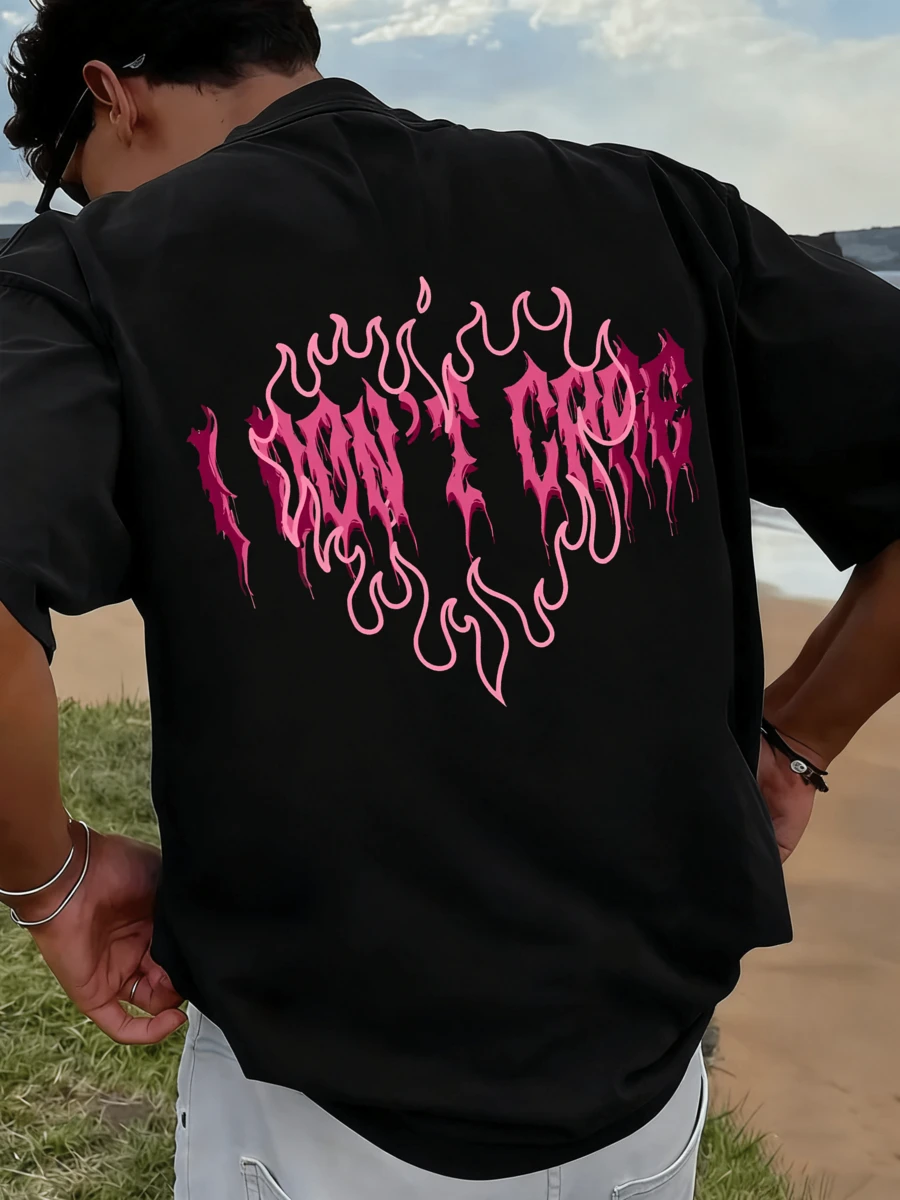 Camiseta de hombre de moda con estilo dulce y cool 'I Don't Care', con estampado de llamas, degradado rosa y púrpura de estilo gótico, marca de actitud única y moderna, camiseta suelta a la moda, cuello redondo casual, manga corta, tejido elástico, lavable a máquina - imprescindible para el verano - Negro - Ver 1