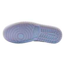 Women's Jordan 1 Low SE Ghost/Pure Platinum-Sail (IM5129 010) - 紫色 - 查看 5