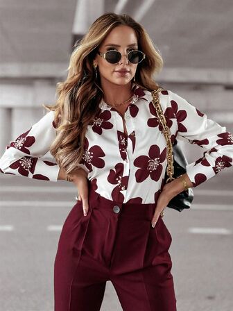 女士白色酒红色花卉缎面衬衫，纽扣长袖，适合办公室日常穿着
