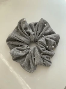 1个灰色针织花苞荷叶边发圈，大号仿珍珠柔软舒适发圈，高端发饰马尾辫，发圈发绳头饰弹力发带美妆家居发饰发圈，节日派对 - 灰色 - 查看 4