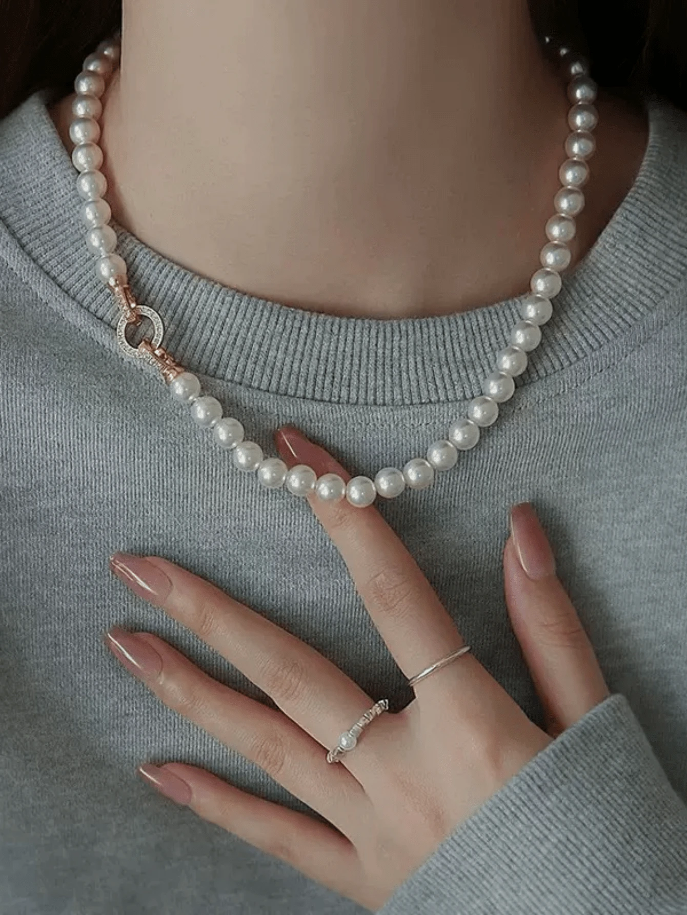 Collar de perlas de vidrio blancas y grises de 8 mm, estilo elegante francés con broche redondo, moda versátil, adecuado para uso casual, carnaval/Navidad/Año Nuevo, diario y ocasiones especiales (la caja es solo para efecto de fotografía) - Multicolor - Ver 1